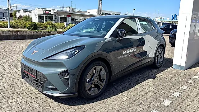 CUPRA Raval Höchstgeschwindigkeit: der Elektro-Kleinwagen von vorne links