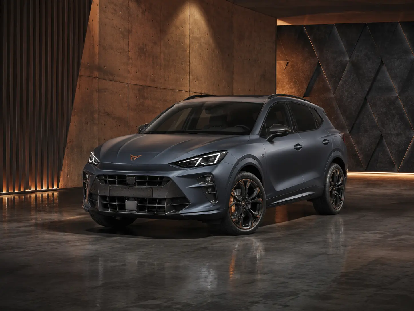 CUPRA Terramar VZ Edition als limitiertes Marktstart-Sondermodell mit 1.300 Stück europaweit — 20-Zoll-HADRON-COPPER-Felgen und HD-Matrix-LED-Scheinwerfer vor dem Autohaus Bellemann in Wiesloch