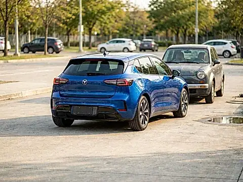 E-Auto Restwert 2026: junges gebrauchtes Elektroauto am Vertragshändler Bellemann in Wiesloch mit fallenden Preisen und gleichbleibender Akku-Qualität