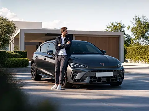 CUPRA Reimport: junge CUPRA-Gebrauchtwagen mit EU-Import-Historie auf dem Händlerhof