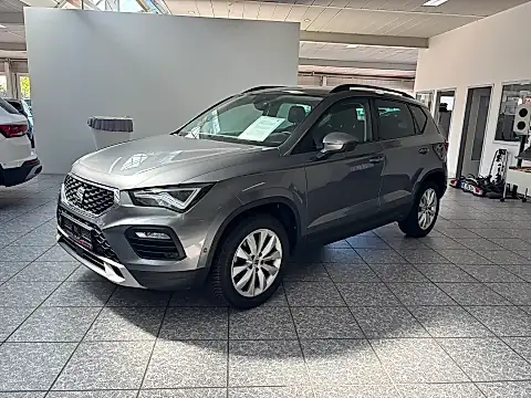 SEAT Aus 2029: gebrauchter SEAT Ateca im Ausstellungsraum in Wiesloch