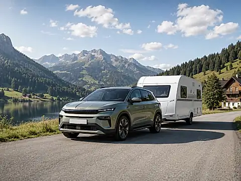 Skoda Elroq Modelljahr 2027 mit Wohnwagen am Haken — 1.800 Kilogramm gebremste Anhängelast beim 85er, 1.200 Kilogramm beim 60 LFP, Caravan-Praxis im Detail