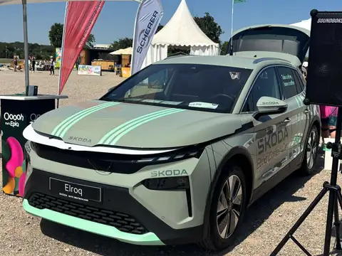 Škoda Elroq Bedienung: das folierte Elroq Coffee Car auf der Roadshow in Mannheim