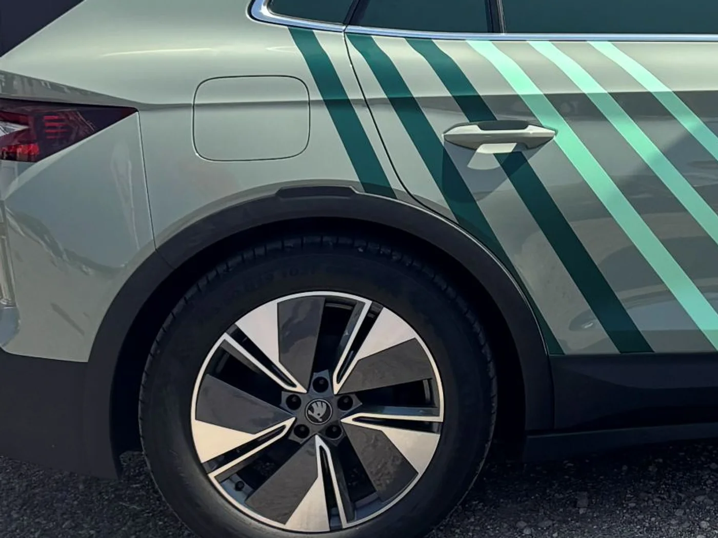 Ladeklappe des Skoda Elroq hinten rechts über dem Radlauf