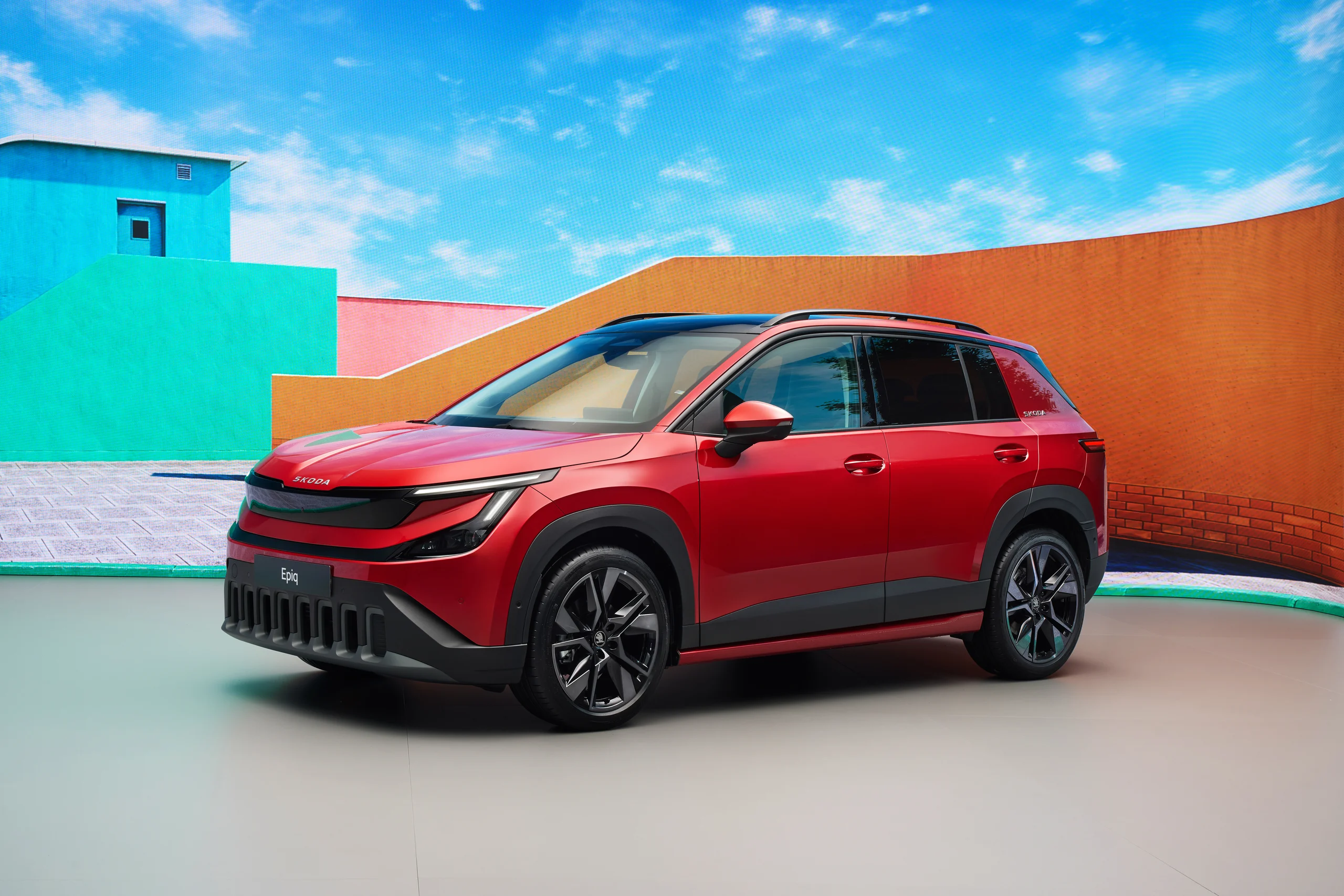 Škoda Epiq in Rot schräg von vorn – seit 17. September ist auch der Epiq 40 bestellbar
