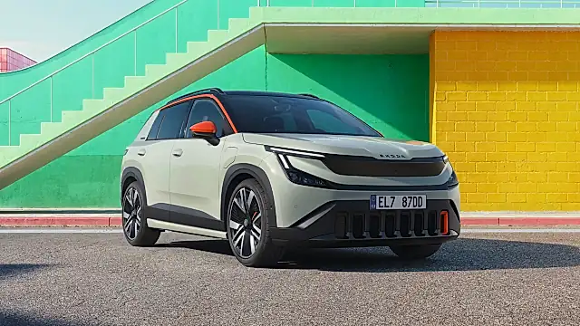 Škoda Epiq Bilder: die First Edition von vorn mit schwarzem Kontrastdach und orangen Akzenten