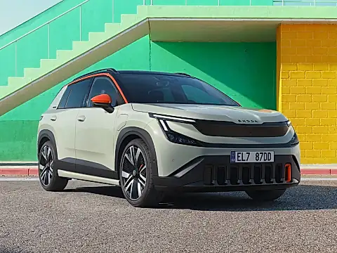 Škoda Epiq Bilder: die First Edition von vorn mit schwarzem Kontrastdach und orangen Akzenten