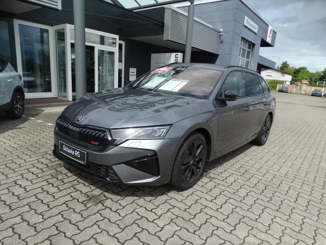 Škoda Octavia RS Facelift in Grau frontal im Bestand des Automobilsalon Bellemann