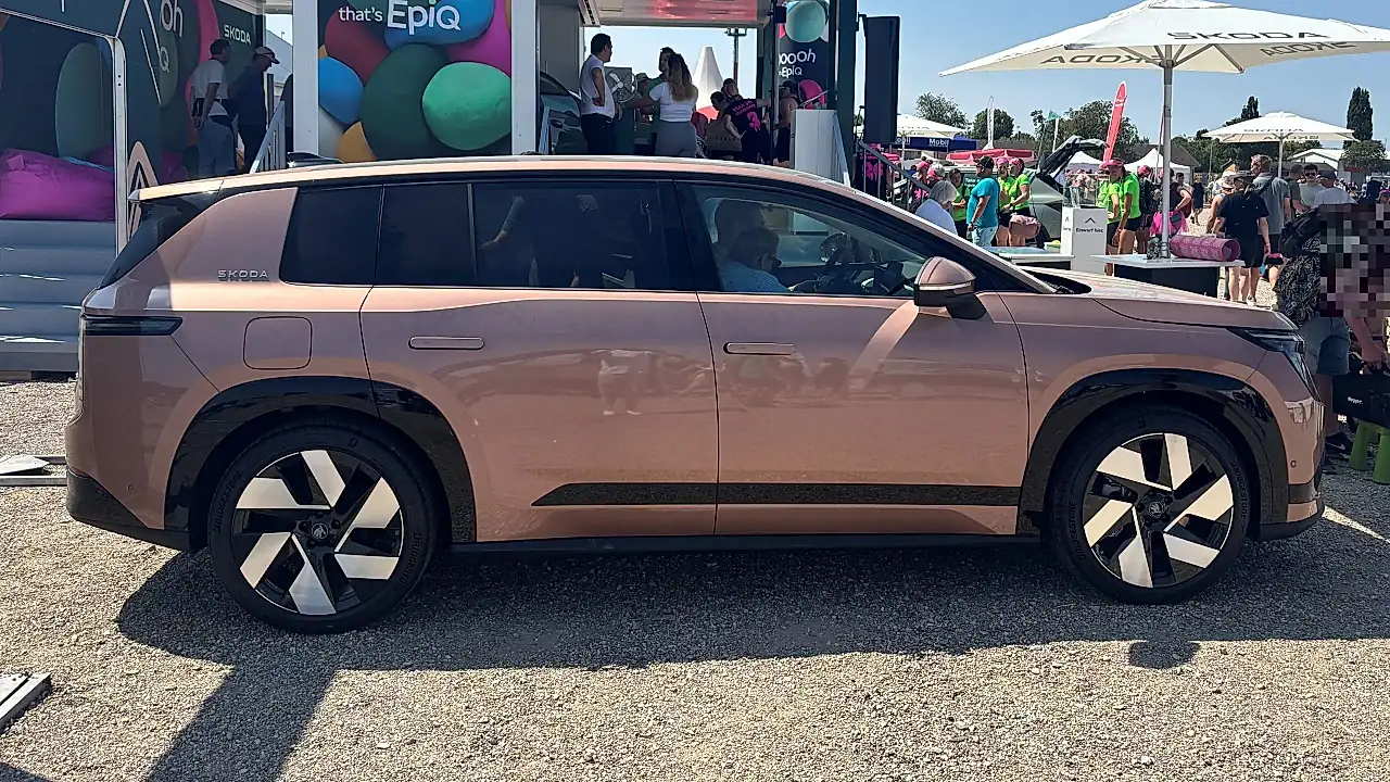 Hat der Škoda Peaq ein Panoramadach? Warum die Antwort die Ausstattungslinie entscheidet