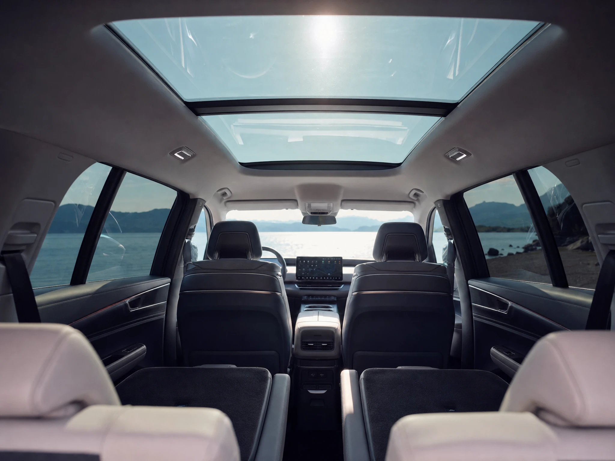 Škoda Peaq Sonnenschutz 2026: die dunkel getönten hinteren Scheiben des Elektro-SUV