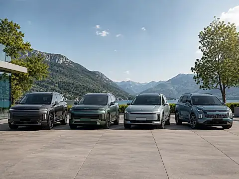 Škoda Peaq im Vergleich mit Kia EV9, Hyundai Ioniq 9 und Peugeot e-5008 — elektrische Siebensitzer 2026