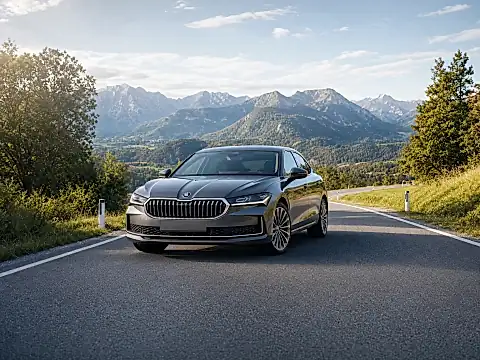 ŠKODA Superb Motoren 2026 im Vergleich: Mildhybrid, Diesel, Benziner und Plug-in-Hybrid