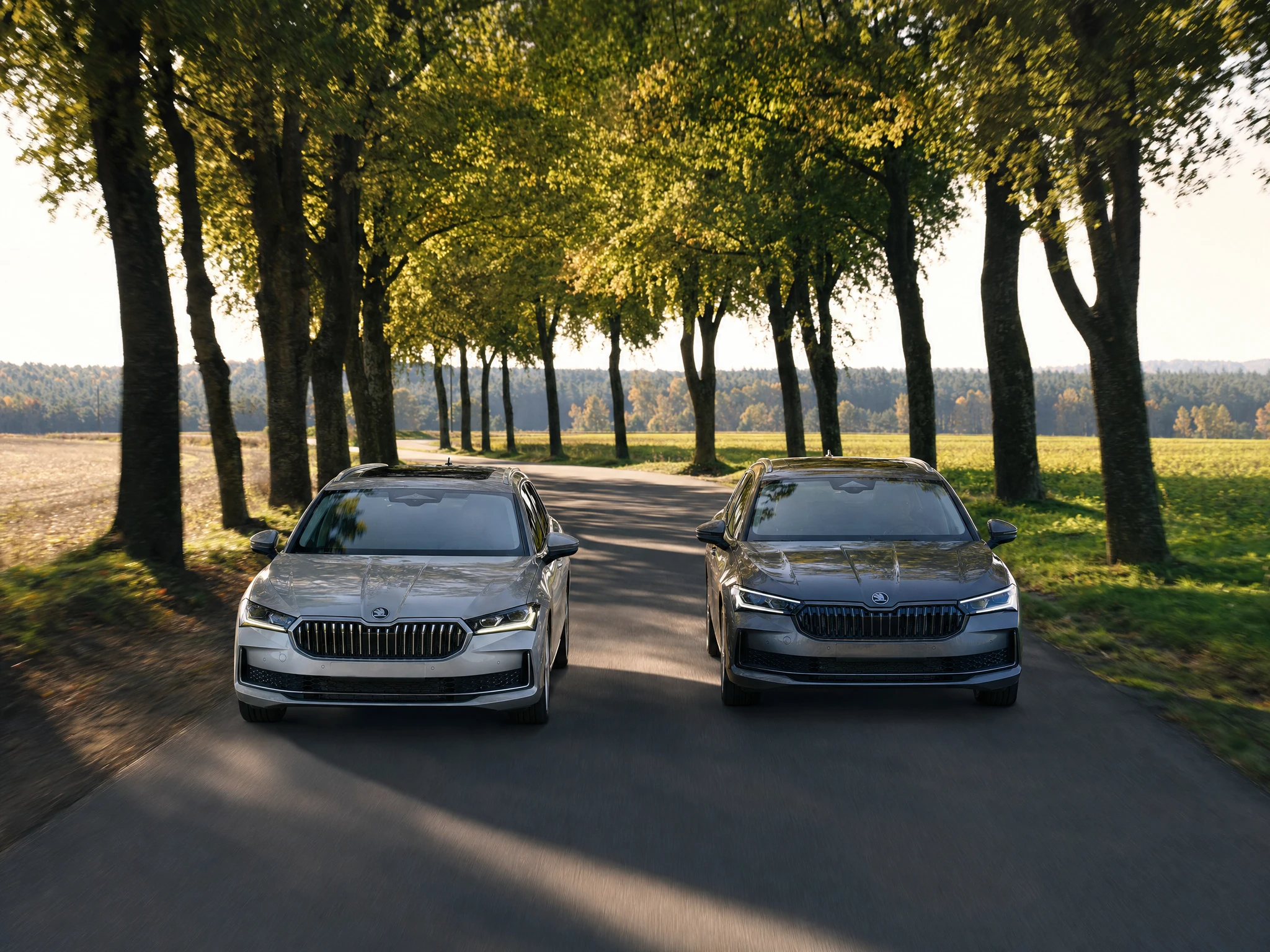 ŠKODA Superb vs. VW Passat 2026: welcher Kombi ist die bessere Wahl?